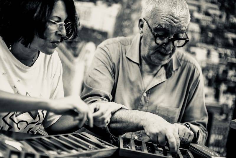 Antonio Zichichi placing Milano watch straps in case