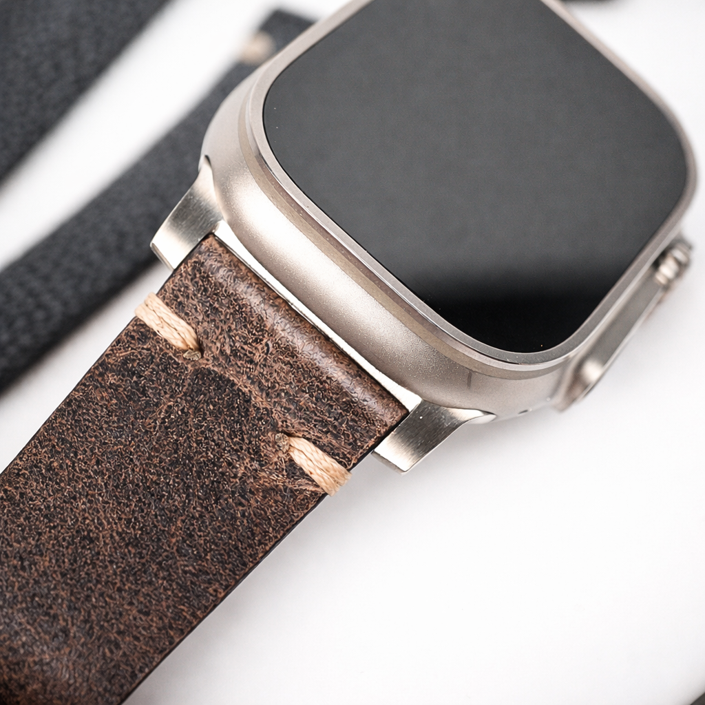 Example of matching Apple Watch case size with the correct adapter and strap combination for proper fit